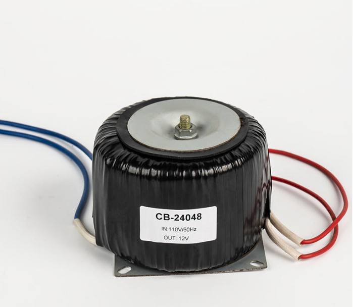 Prečo toroidný transformátor funguje dobre pri efektívnej konverzii energie, výkone elektromagnetického rušenia a scenároch viacerých aplikácií?