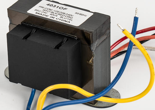 Je normálne, že sa transformátor nízkofrekvenčného klimatizačného zariadenia zahrieva?