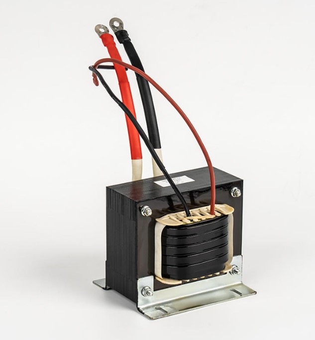 Aké javy spôsobuje saturácia jadra v invertorovom transformátore?